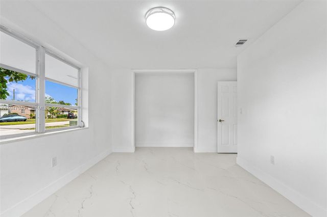 2701 Nassau Dr, Miramar, FL 33023