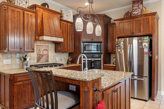 7404 Fox Fire Court, Granbury, TX 76049
