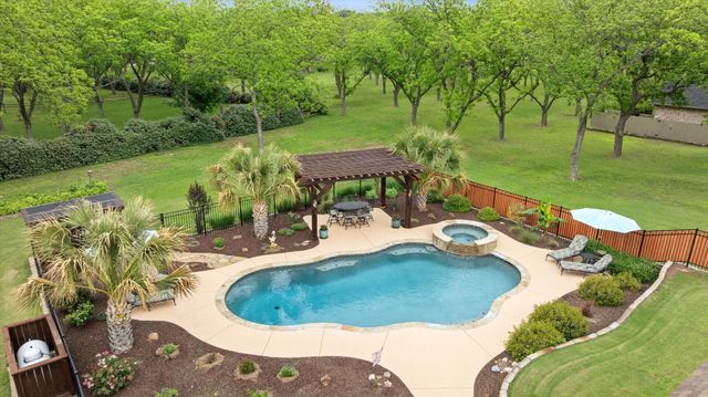 7404 Fox Fire Court, Granbury, TX 76049