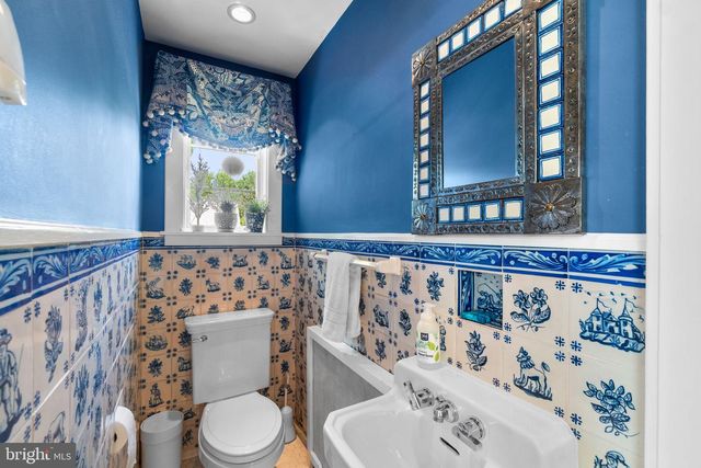 322 SAINT DUNSTANS RD, Baltimore, MD 21212