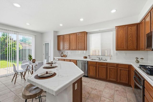 660 Bramblewood Avenue, Lathrop, CA 95330