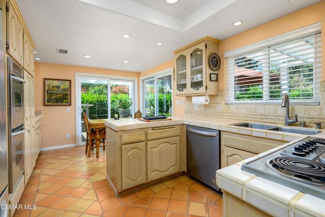 1527 N View Drive, Westlake Village, CA 91362