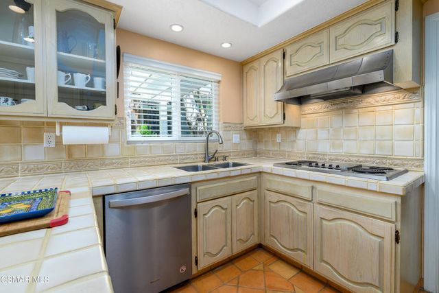 1527 N View Drive, Westlake Village, CA 91362