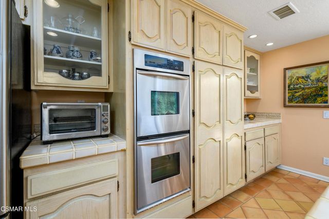 1527 N View Drive, Westlake Village, CA 91362