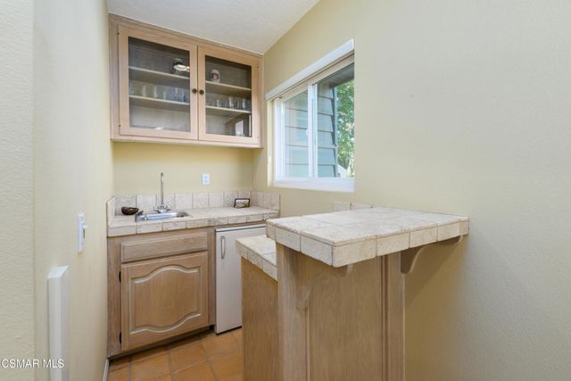 1527 N View Drive, Westlake Village, CA 91362