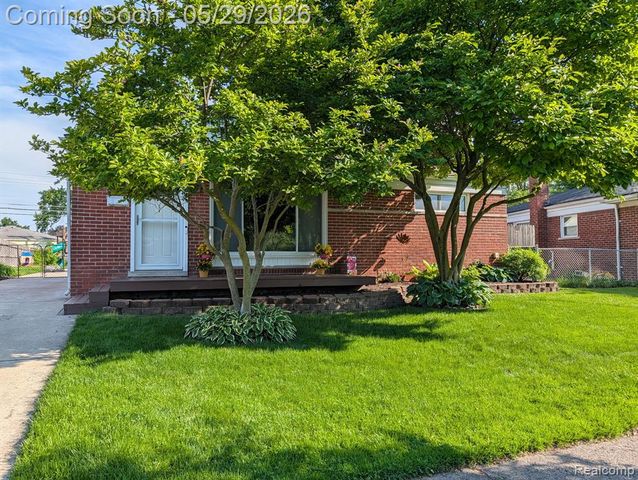 8520 Alper Street, Westland, MI 48185