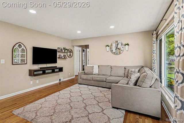 8520 Alper Street, Westland, MI 48185