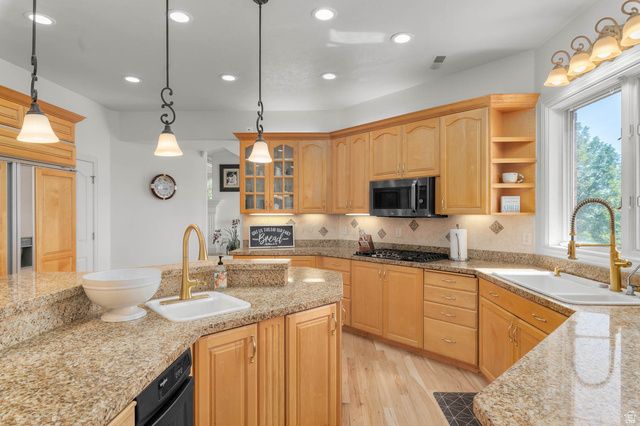 876 E HIGH COUNTRY DR, Orem, UT 84097