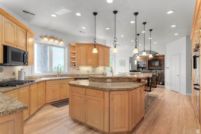 876 E HIGH COUNTRY DR, Orem, UT 84097