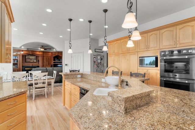 876 E HIGH COUNTRY DR, Orem, UT 84097