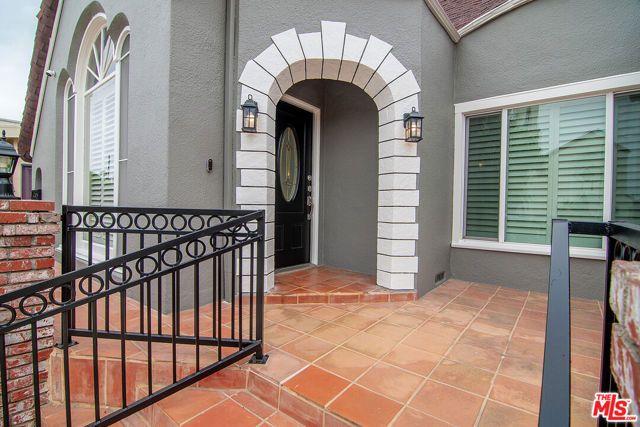 5761 W Olympic Boulevard, Los Angeles, CA 90036