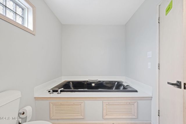3130 Steeple Chase Lane, Perrysburg, OH 43551