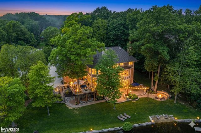 1868 Carsons Cove Cove, Commerce Twp, MI 48390