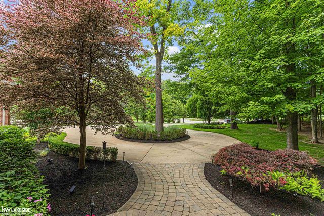 1868 Carsons Cove Cove, Commerce Twp, MI 48390