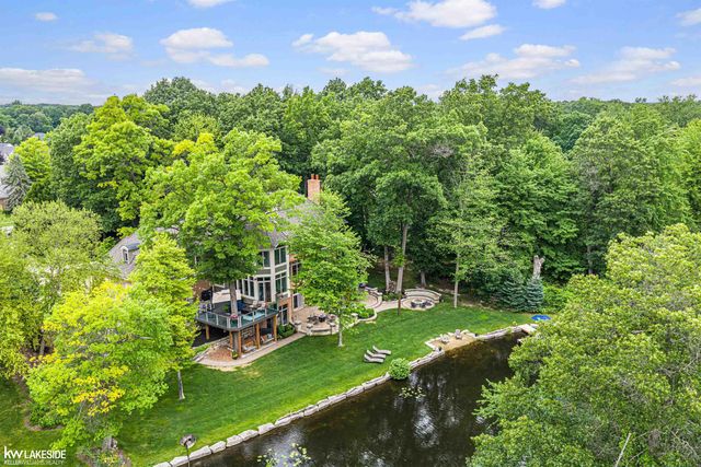 1868 Carsons Cove Cove, Commerce Twp, MI 48390