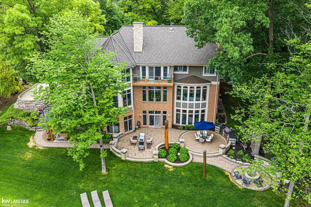 1868 Carsons Cove Cove, Commerce Twp, MI 48390