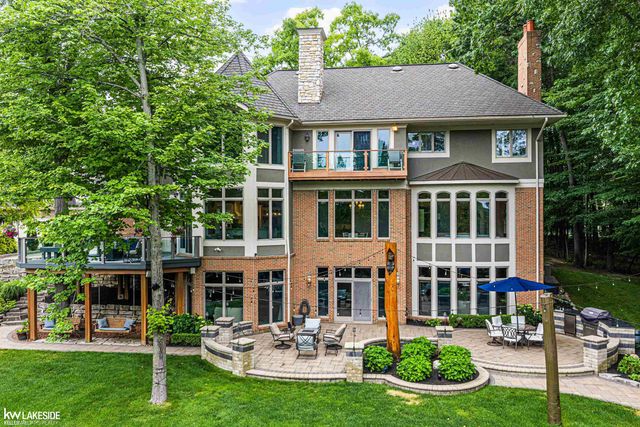 1868 Carsons Cove Cove, Commerce Twp, MI 48390