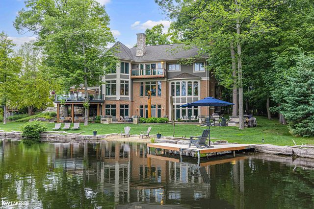 1868 Carsons Cove Cove, Commerce Twp, MI 48390