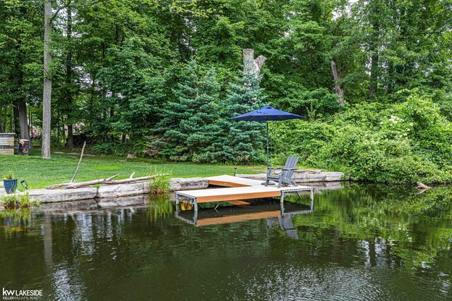 1868 Carsons Cove Cove, Commerce Twp, MI 48390
