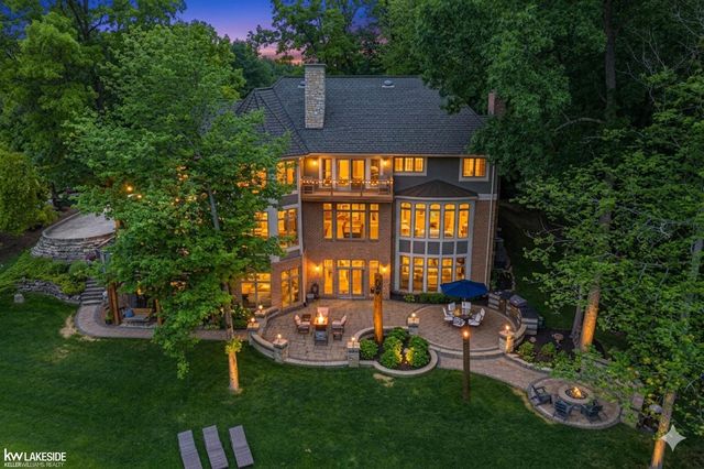 1868 Carsons Cove Cove, Commerce Twp, MI 48390