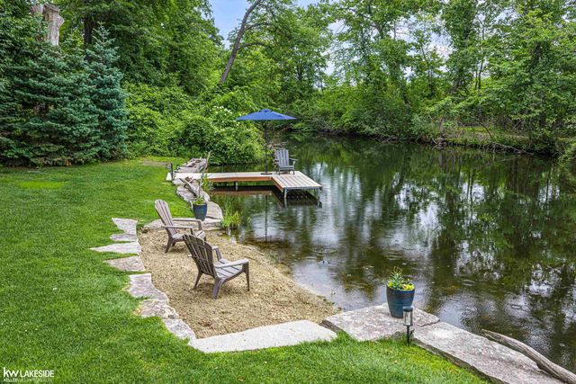 1868 Carsons Cove Cove, Commerce Twp, MI 48390
