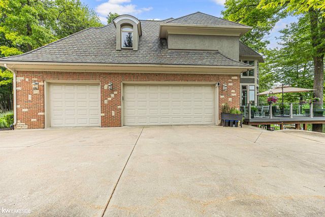 1868 Carsons Cove Cove, Commerce Twp, MI 48390