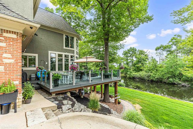 1868 Carsons Cove Cove, Commerce Twp, MI 48390