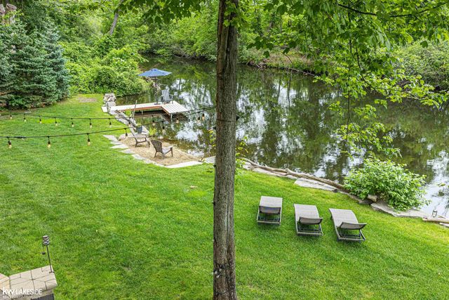 1868 Carsons Cove Cove, Commerce Twp, MI 48390