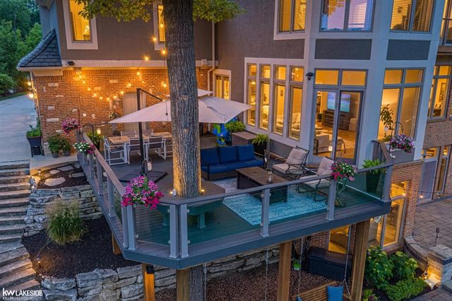 1868 Carsons Cove Cove, Commerce Twp, MI 48390