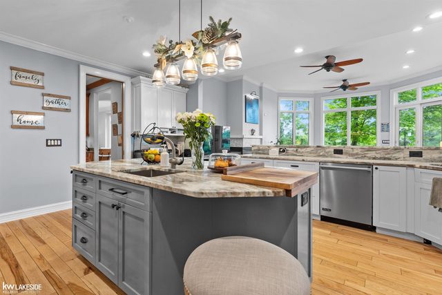 1868 Carsons Cove Cove, Commerce Twp, MI 48390