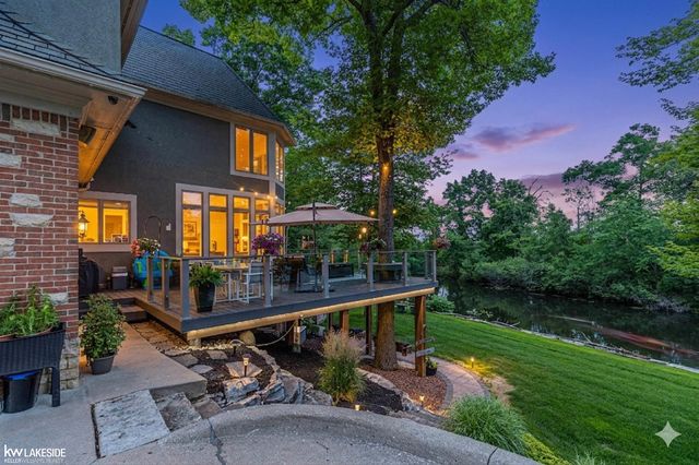 1868 Carsons Cove Cove, Commerce Twp, MI 48390