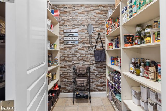 1868 Carsons Cove Cove, Commerce Twp, MI 48390