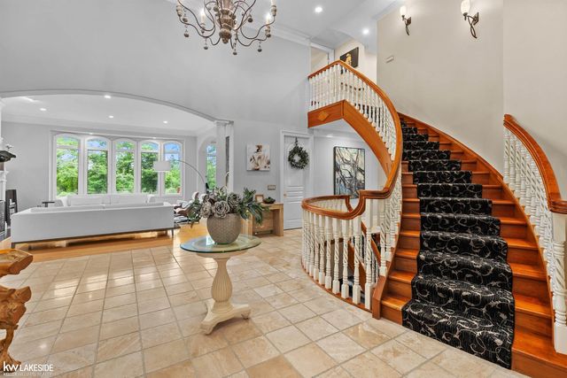 1868 Carsons Cove Cove, Commerce Twp, MI 48390