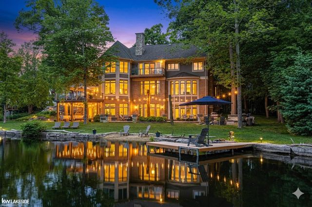 1868 Carsons Cove Cove, Commerce Twp, MI 48390