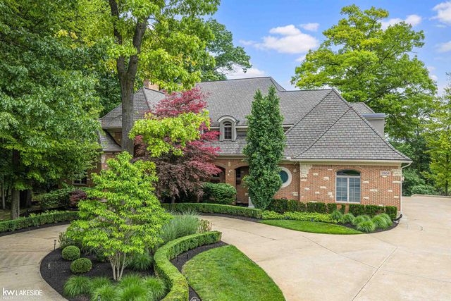 1868 Carsons Cove Cove, Commerce Twp, MI 48390