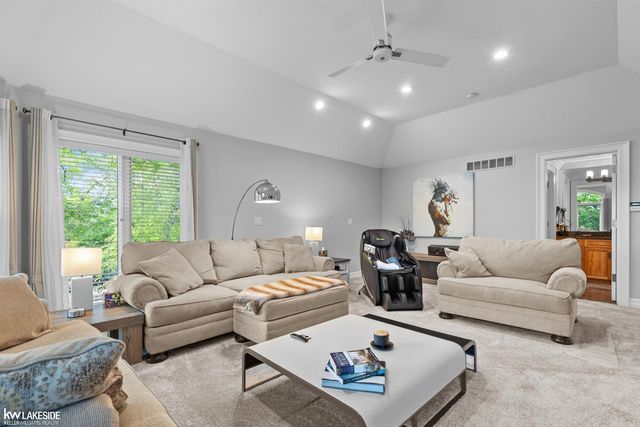 1868 Carsons Cove Cove, Commerce Twp, MI 48390
