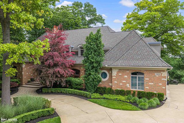 1868 Carsons Cove Cove, Commerce Twp, MI 48390