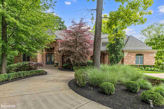 1868 Carsons Cove Cove, Commerce Twp, MI 48390