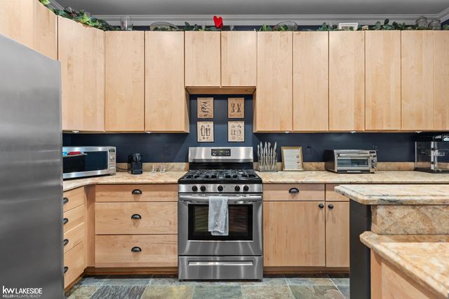 1868 Carsons Cove Cove, Commerce Twp, MI 48390