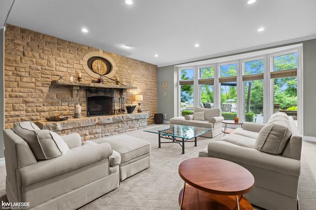 1868 Carsons Cove Cove, Commerce Twp, MI 48390