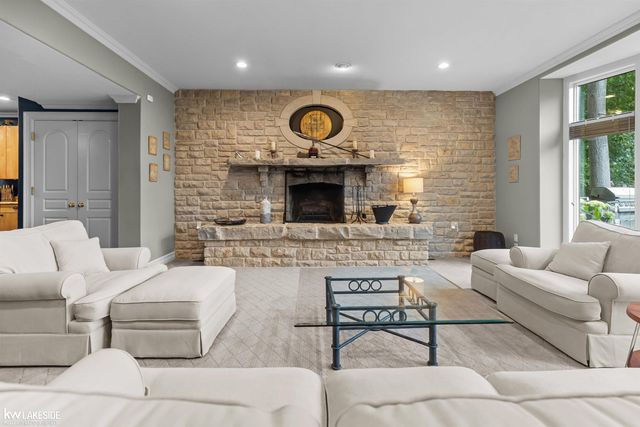 1868 Carsons Cove Cove, Commerce Twp, MI 48390