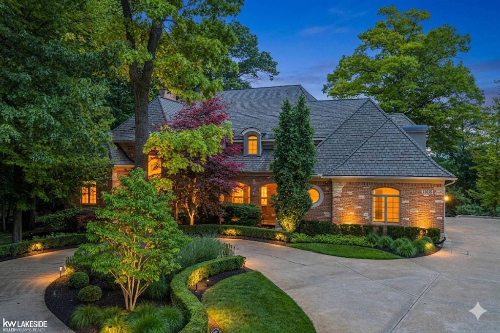 1868 Carsons Cove Cove, Commerce Twp, MI 48390