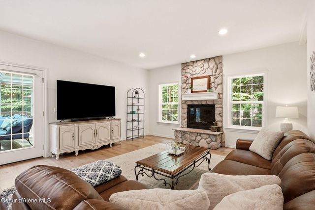 11925 N Friar Dr, Hayden, ID 83835