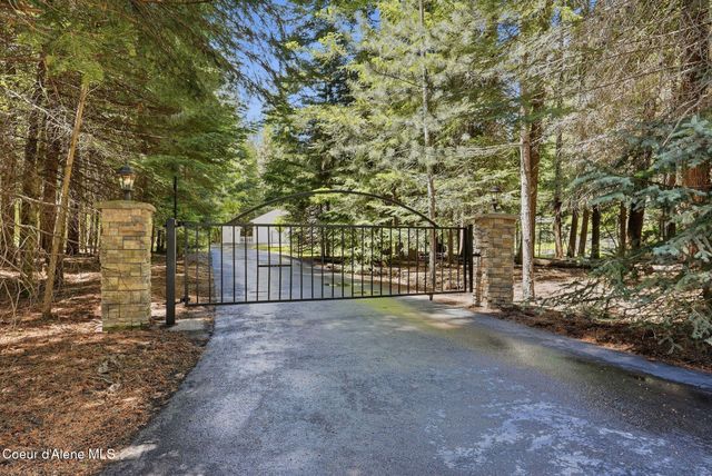 11925 N Friar Dr, Hayden, ID 83835