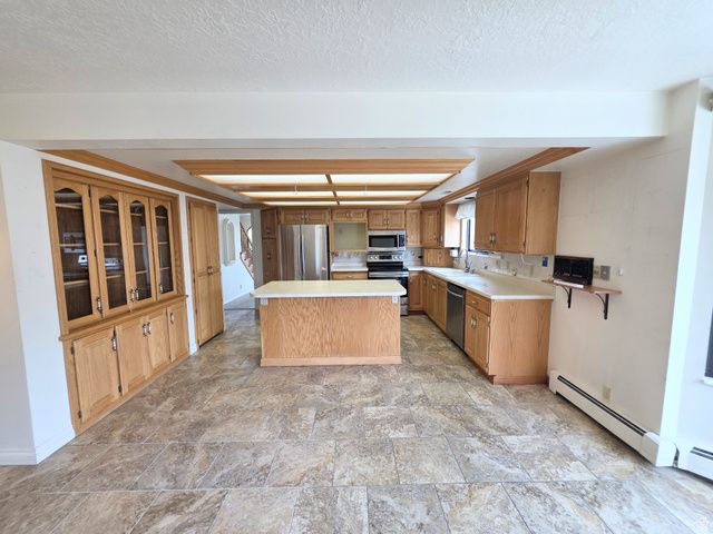 1094 E LOCH LOMOND WAY, Millcreek, UT 84117