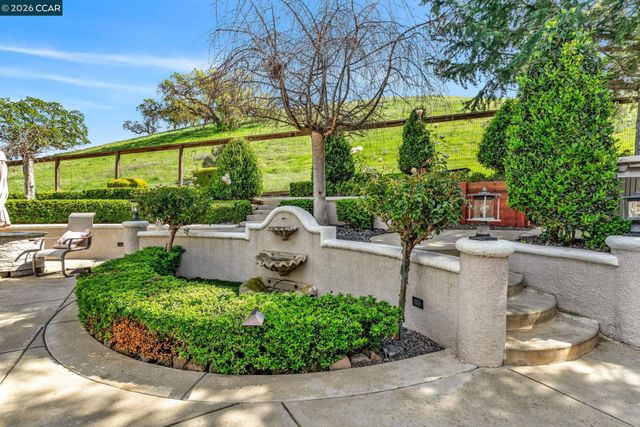 974 Rosehedge Ct, Concord, CA 94521