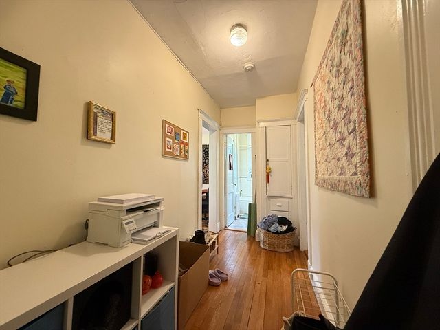 32 Sidlaw Rd 5, Boston, MA 02135
