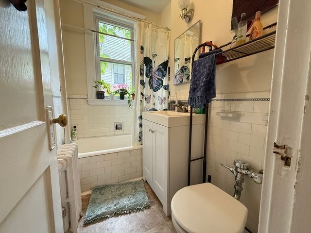 32 Sidlaw Rd 5, Boston, MA 02135
