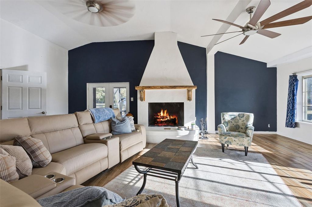 Image 12 of property listing at 43411 STATE ROAD 19, Altoona, FL 32702