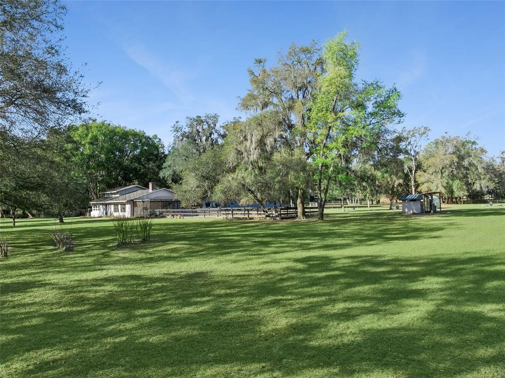 Image 37 of property listing at 43411 STATE ROAD 19, Altoona, FL 32702